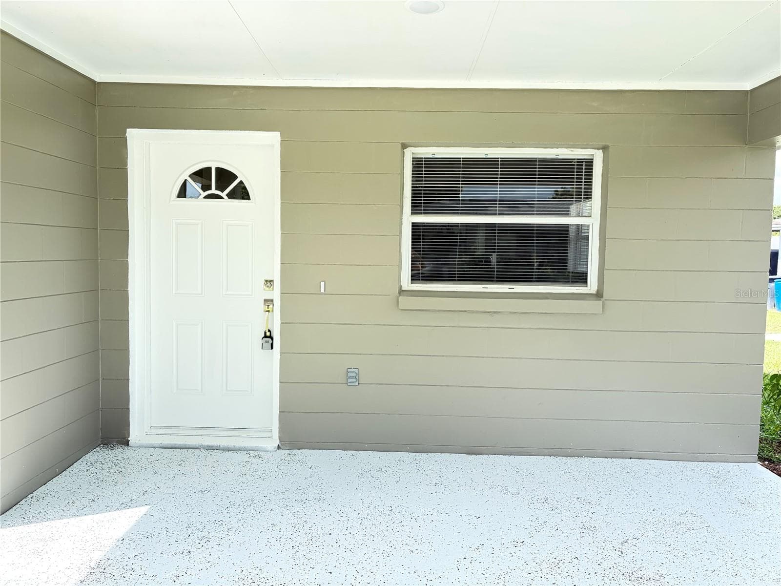 1117 Blossom Cir N photo 4