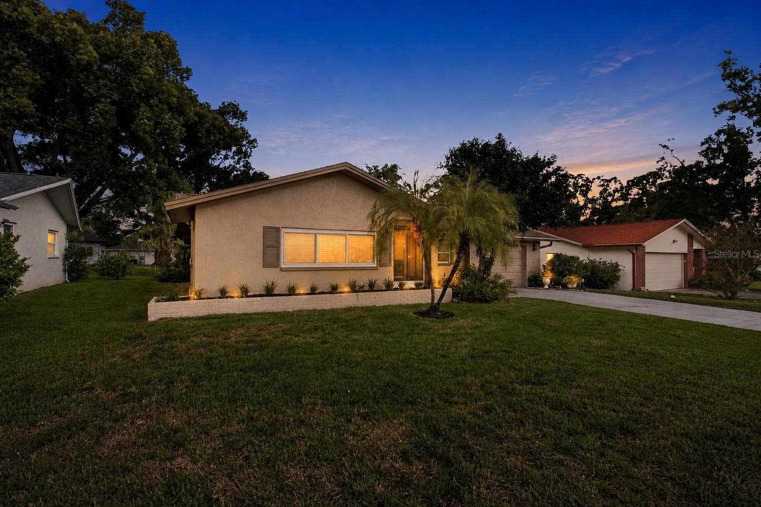 2336 Malcolm Dr photo 3