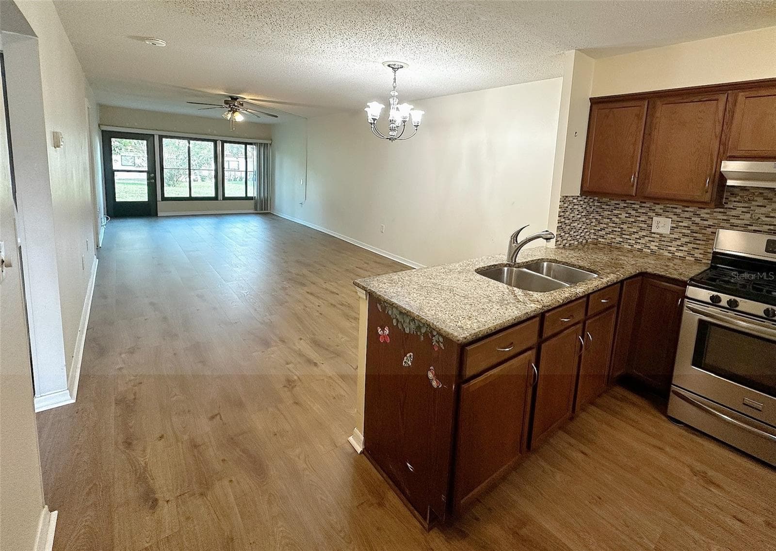 1279 Mission Hills Blvd photo 3