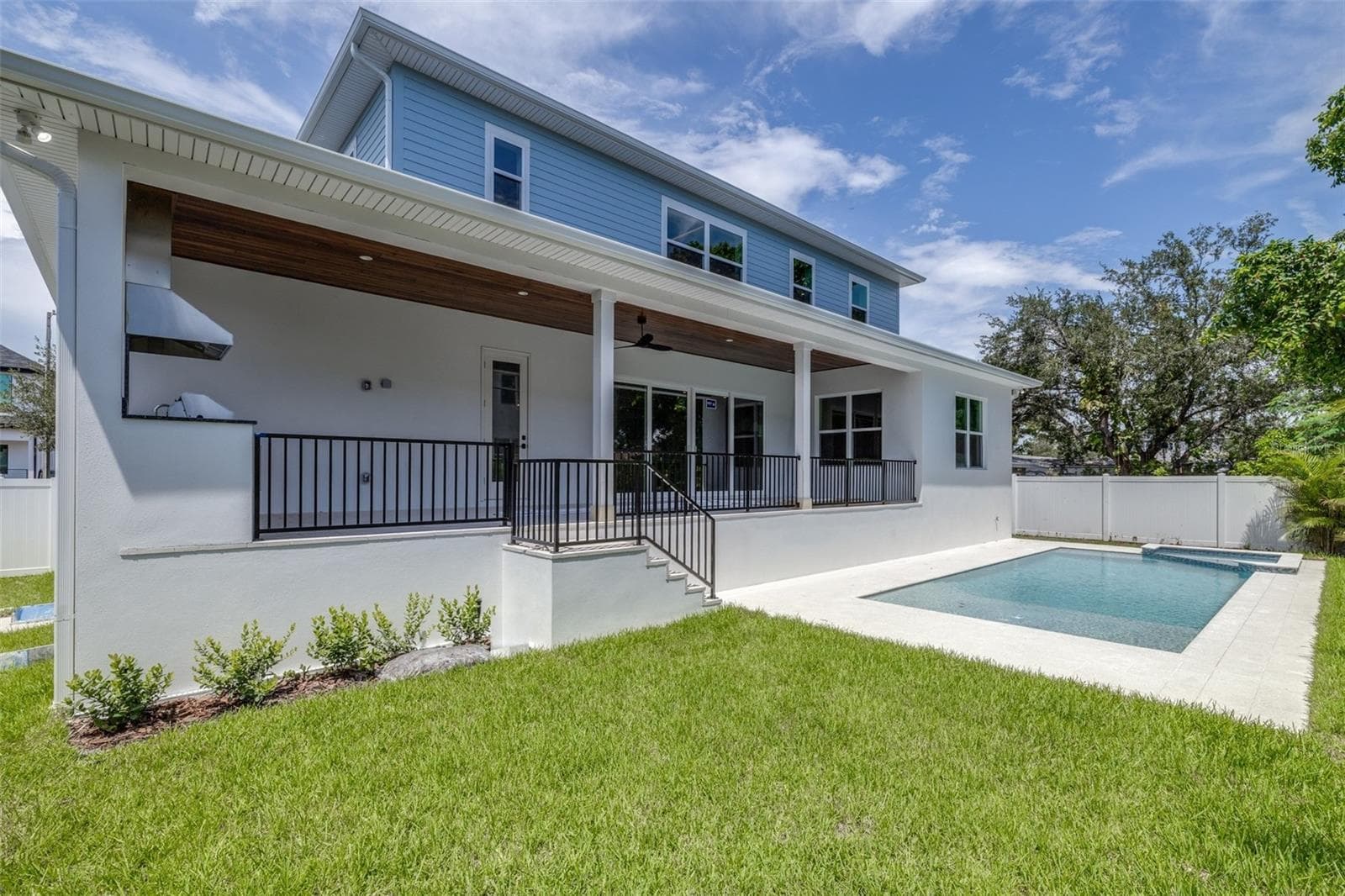 3612 S Lightner Dr photo 2
