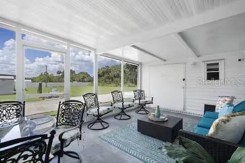 305 Linden Dr photo 3