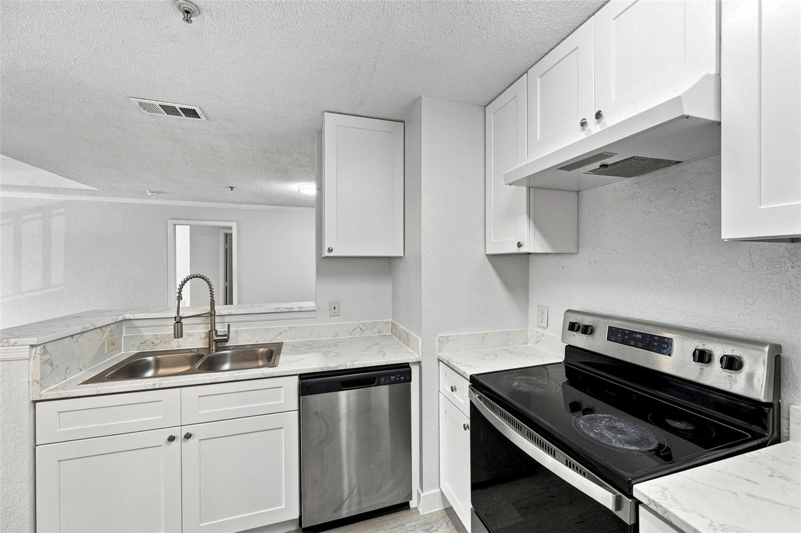 18001 Richmond Place Dr #136 photo 4