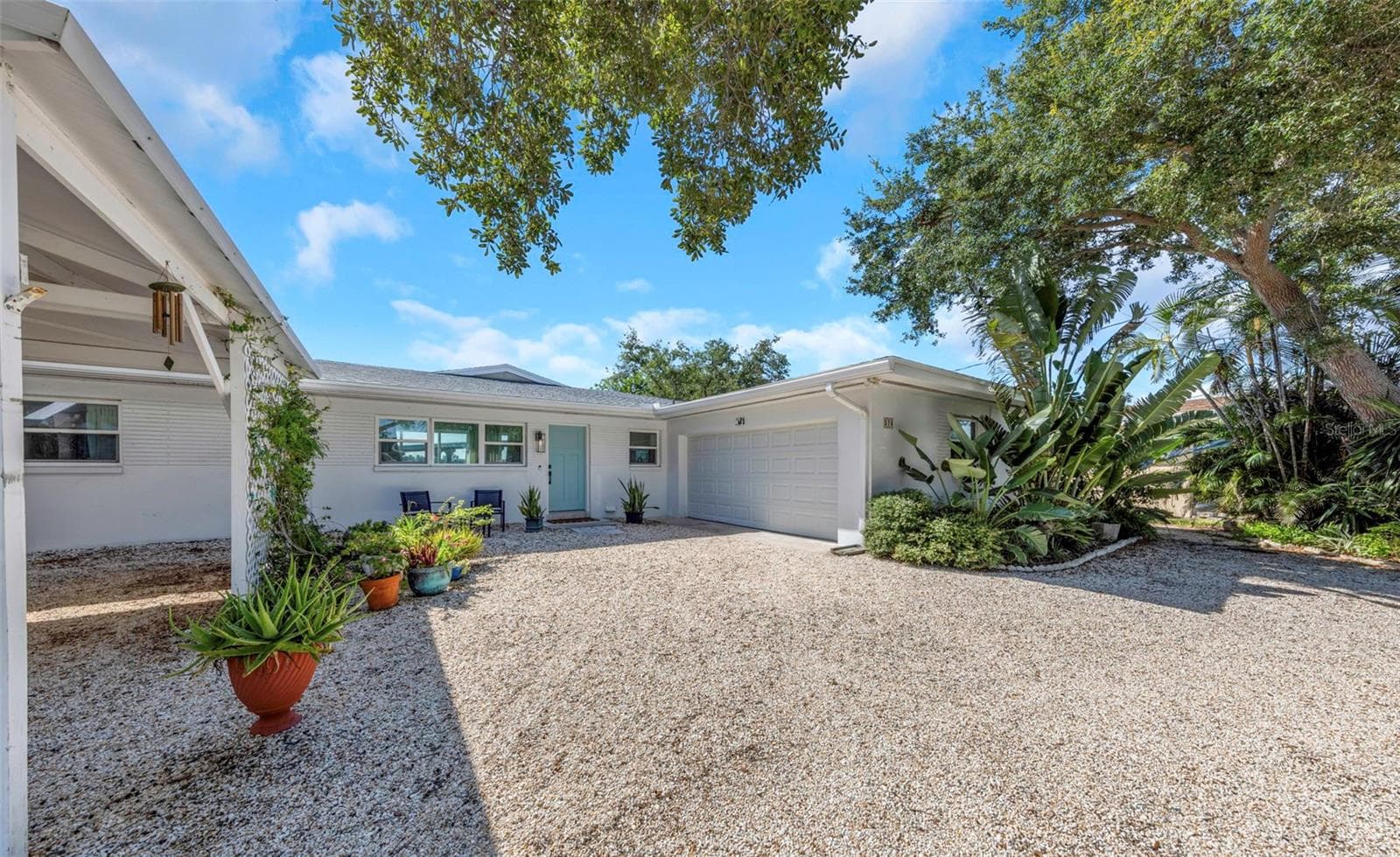 574 Belle Point Dr photo 3