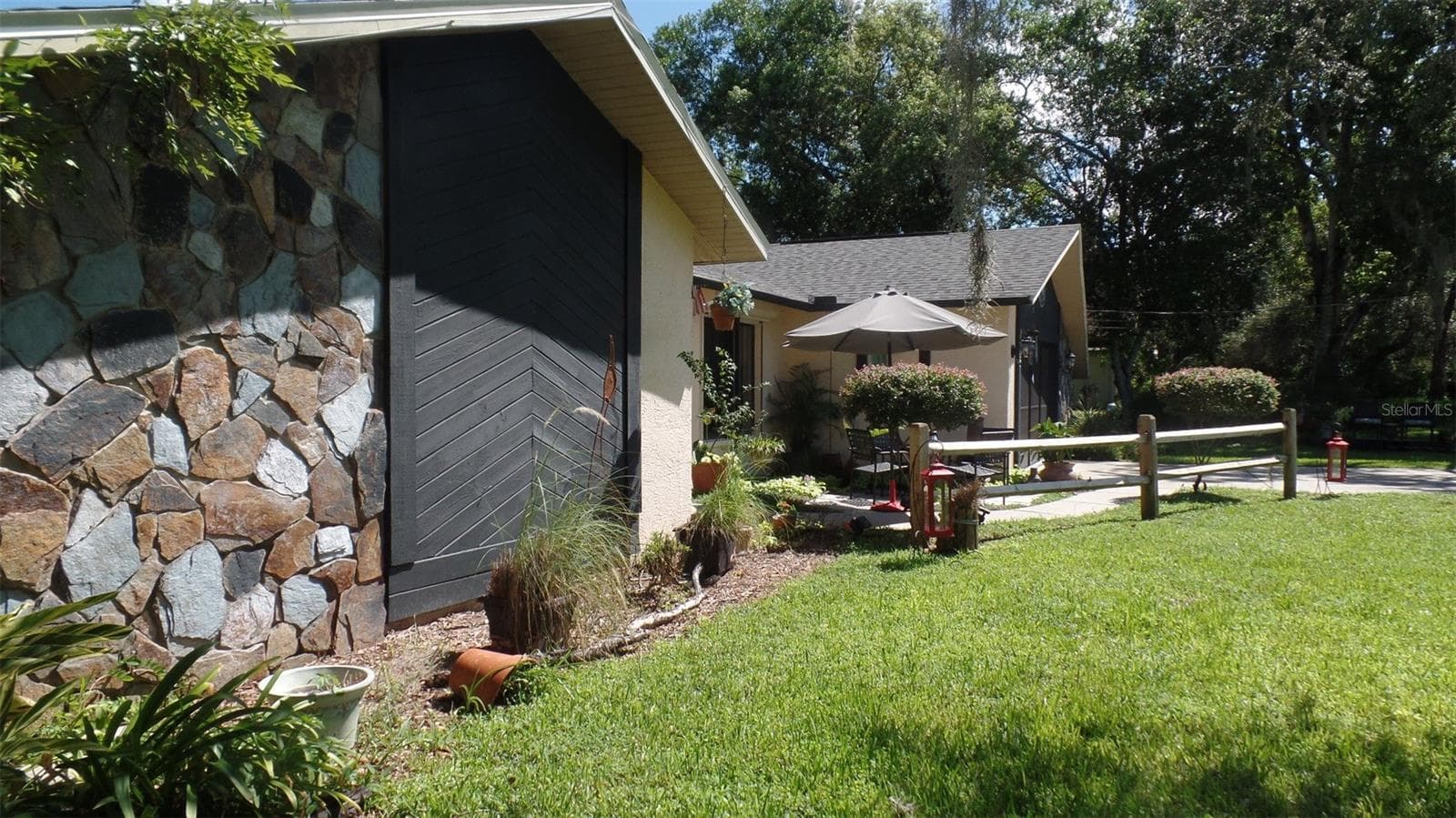 8057 Delaware Dr photo 2