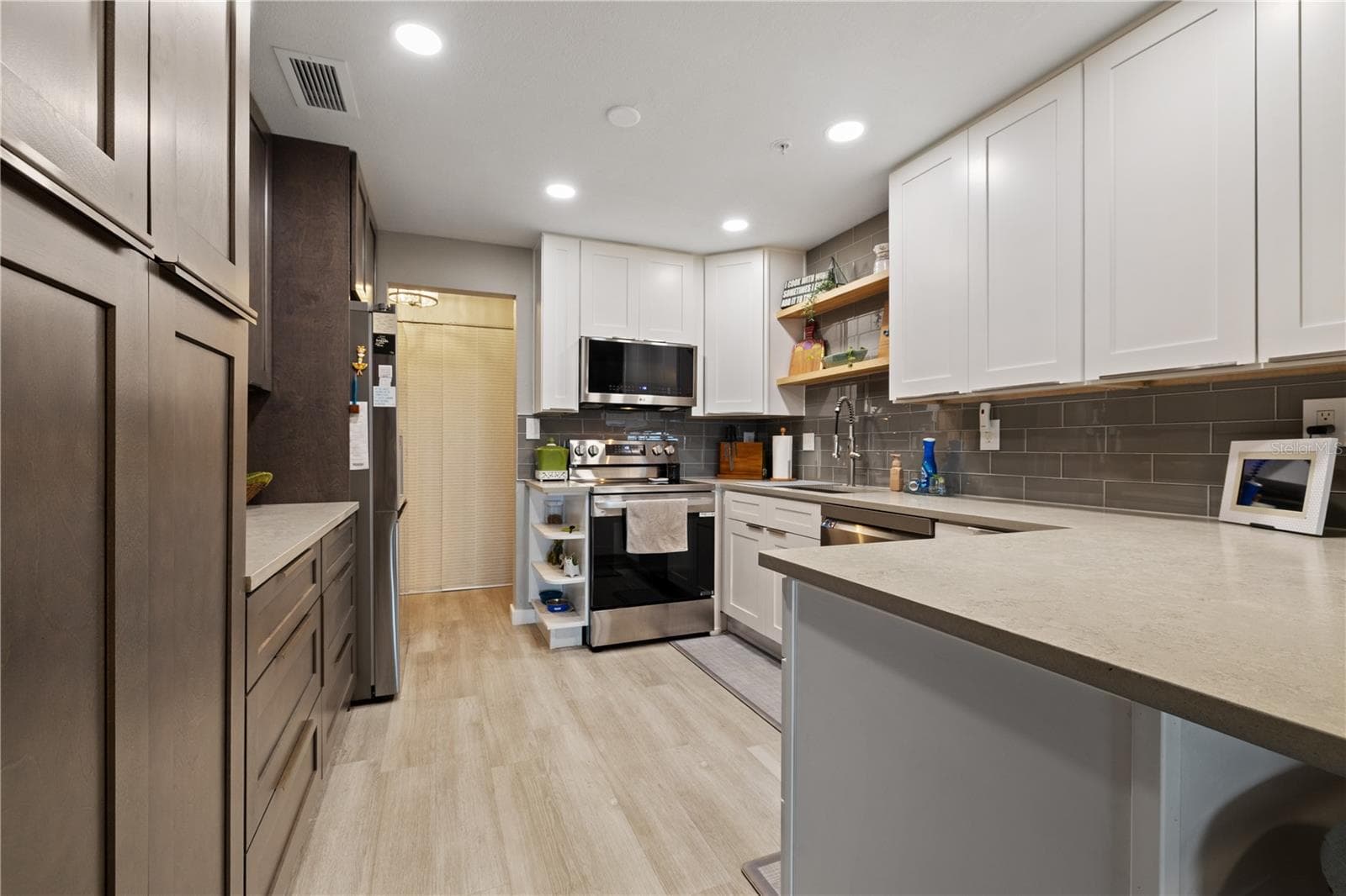 2780 N Riverside Dr #805 photo 2