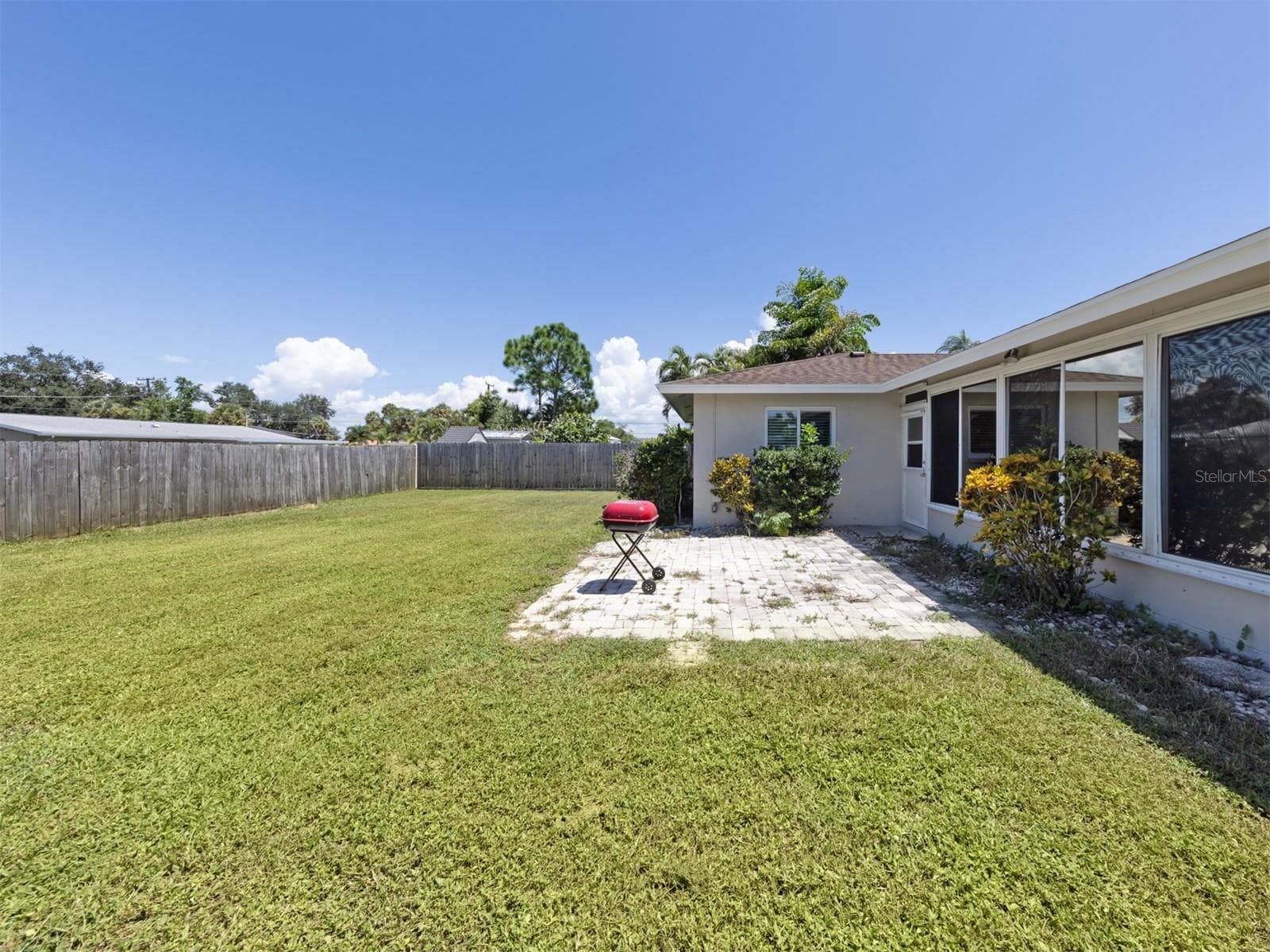2161 Inner Cass Cir photo 2