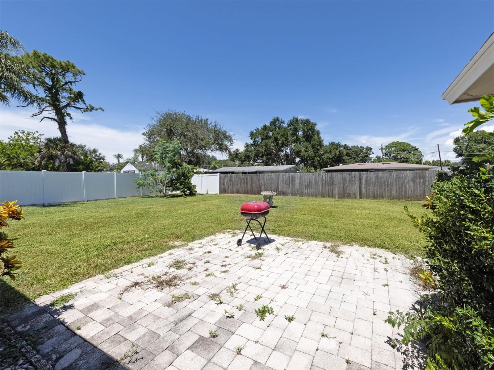 2161 Inner Cass Cir photo 4