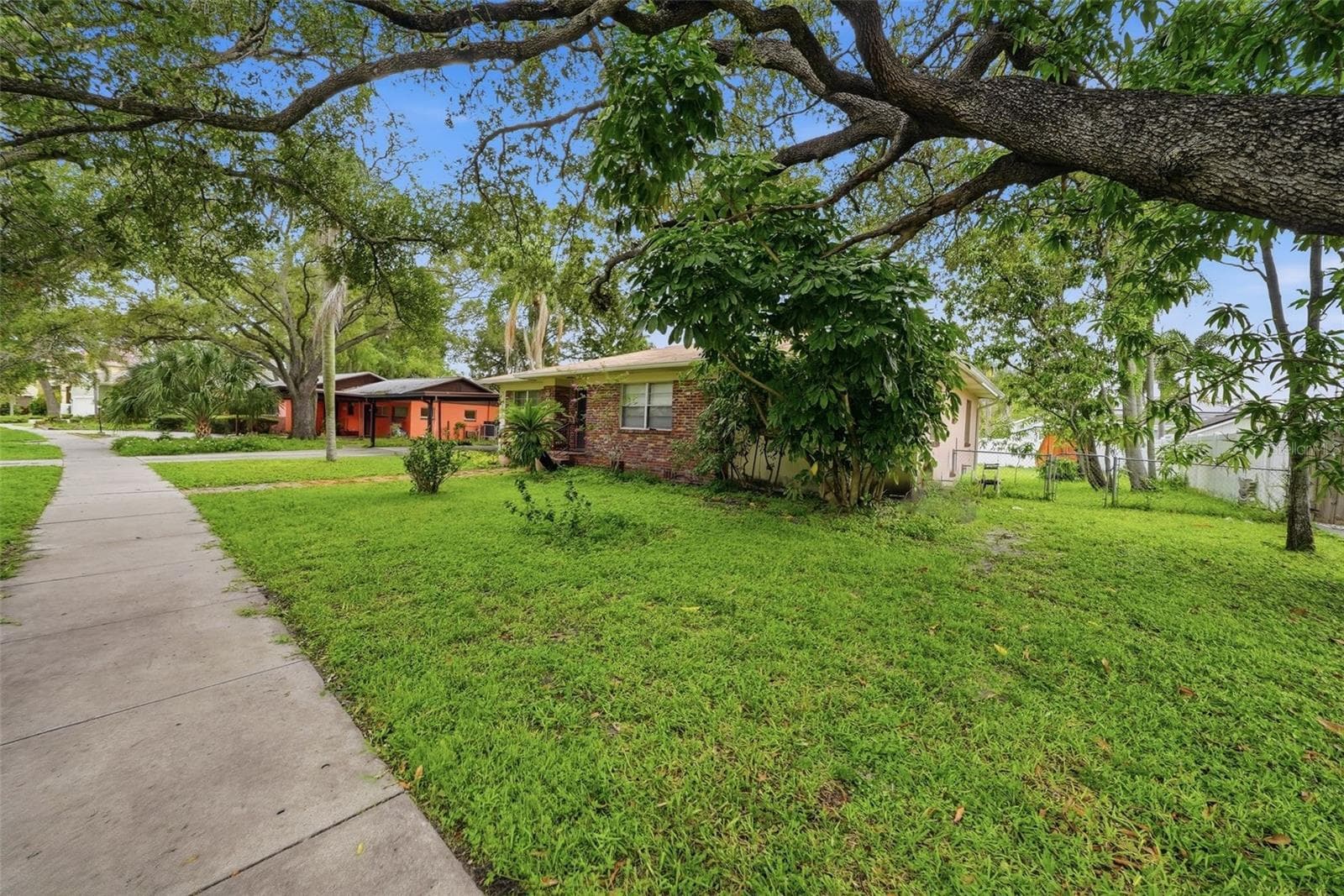 500 W Davis Blvd photo 3