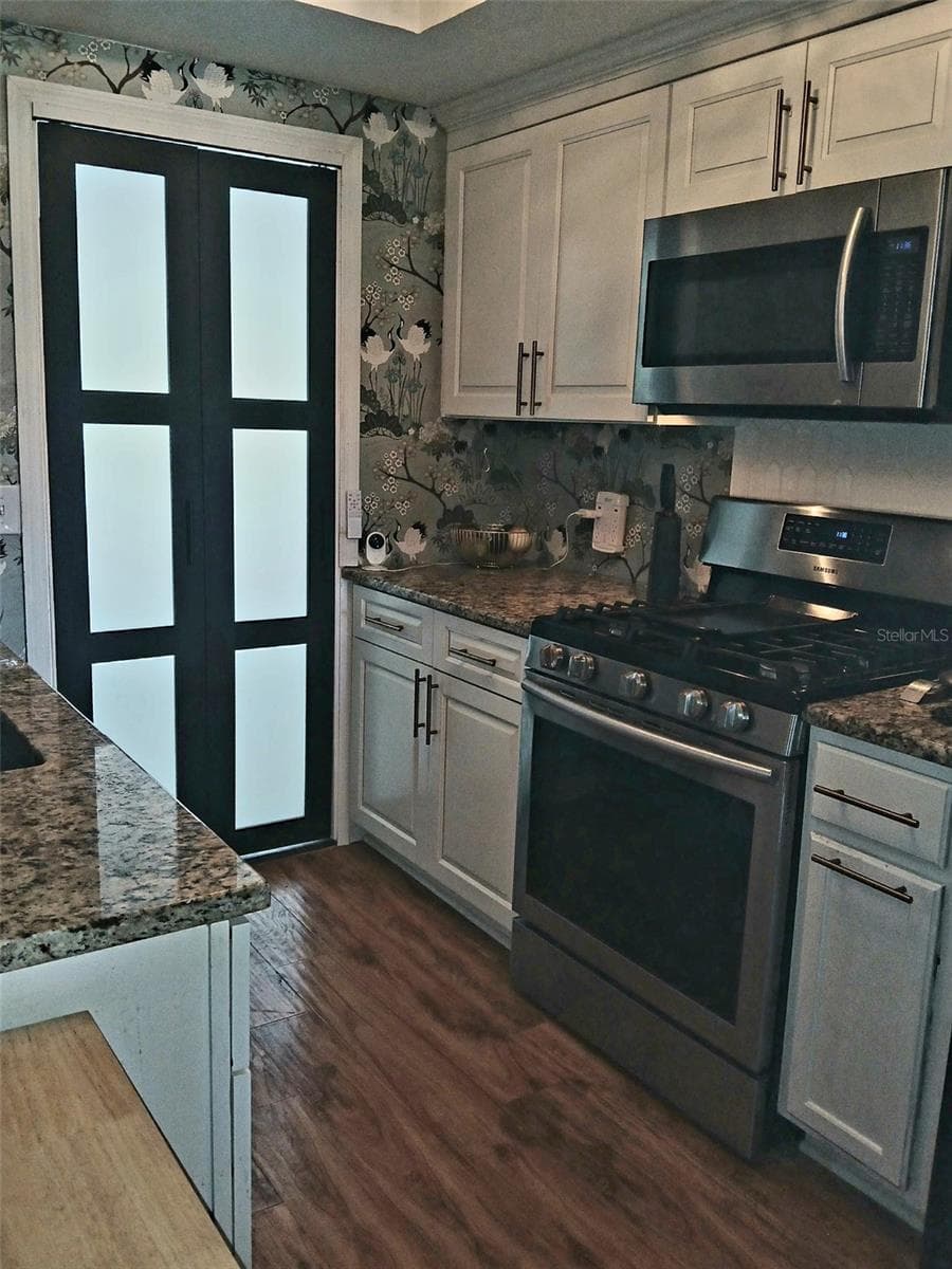 1900 59th Ave N #312 photo 4