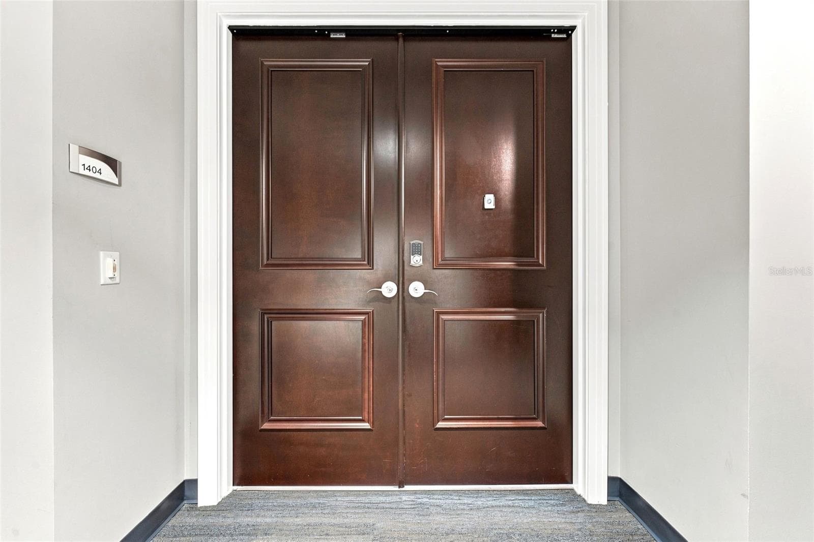 1209 E Cumberland Ave #1404 photo 2
