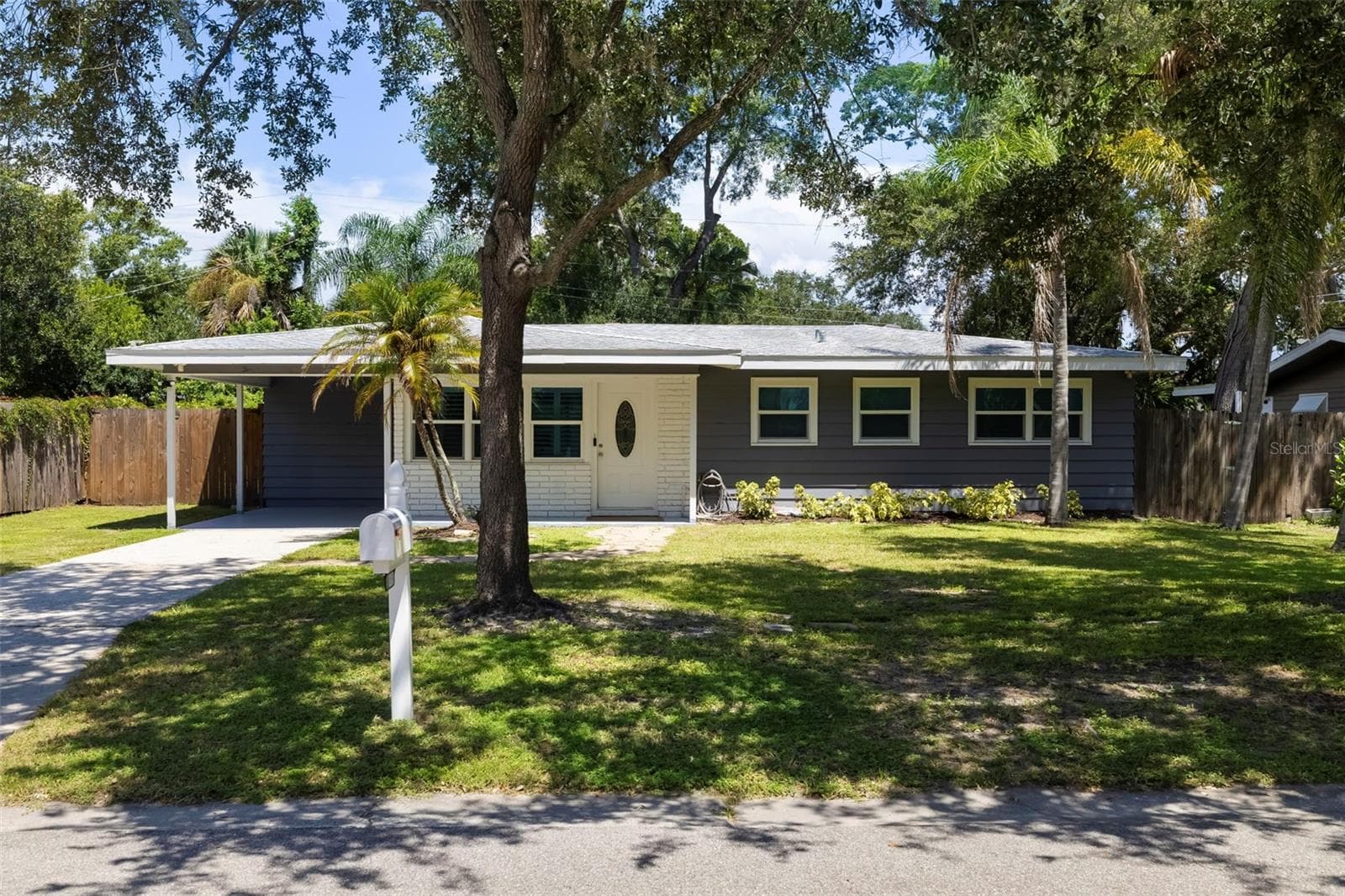3169 Alta Vista St photo 2