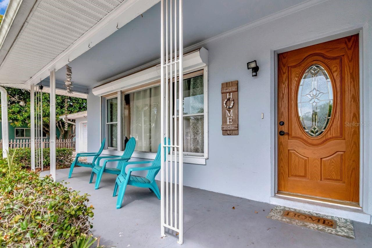 305 Baker Ave photo 4