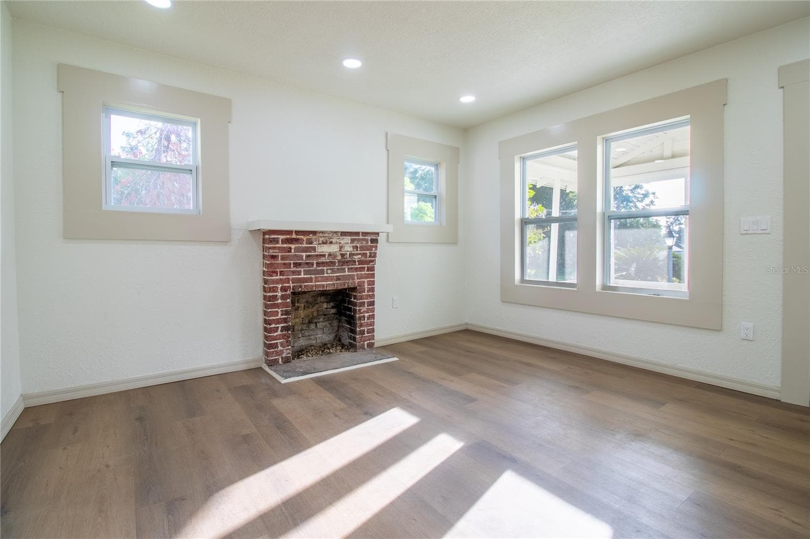 14022 4th St photo 5