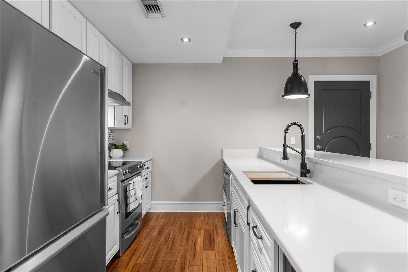 1238 E Kennedy Blvd #501 photo 2