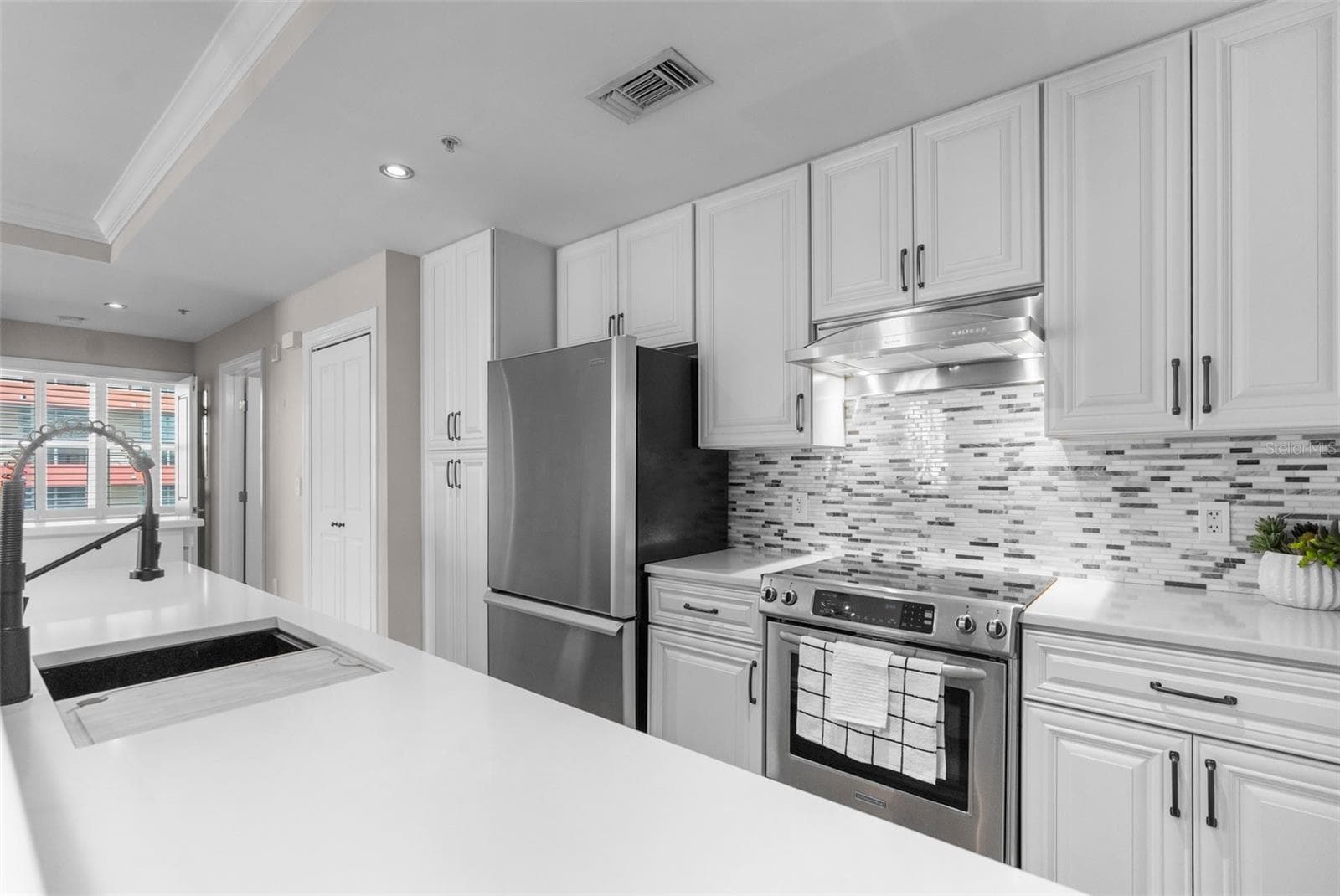 1238 E Kennedy Blvd #501 photo 3