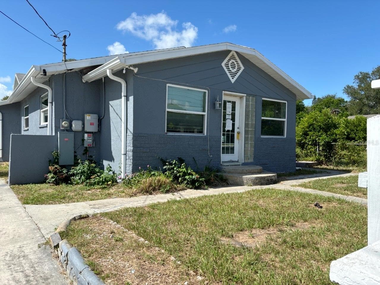 1169 Kingsley St photo 4