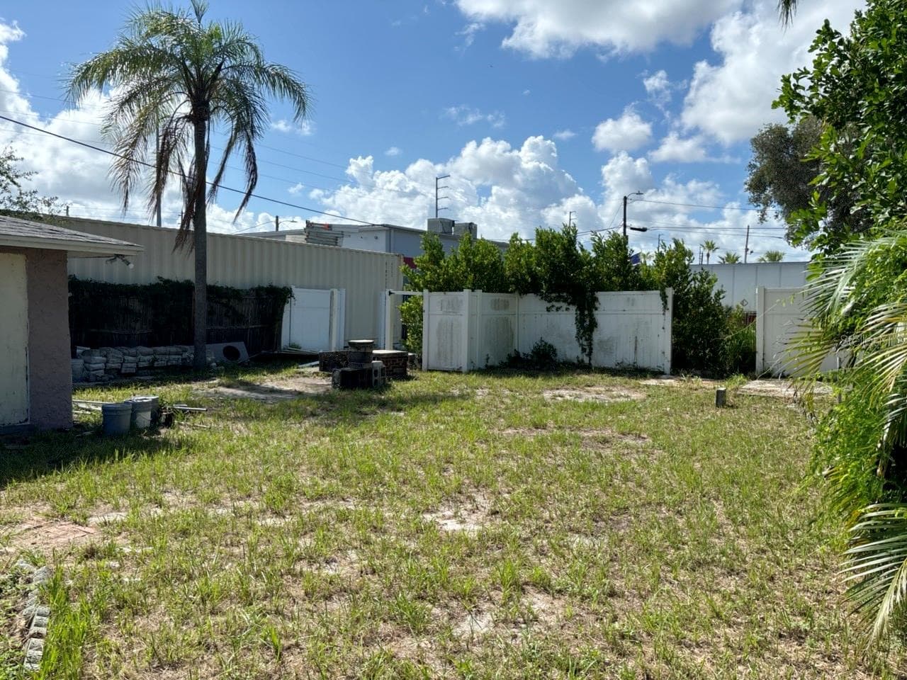 1169 Kingsley St photo 5
