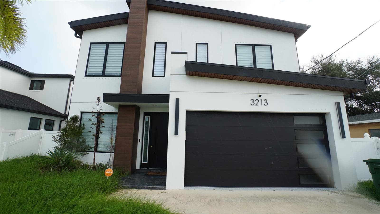 3213 W Abdella St photo 2