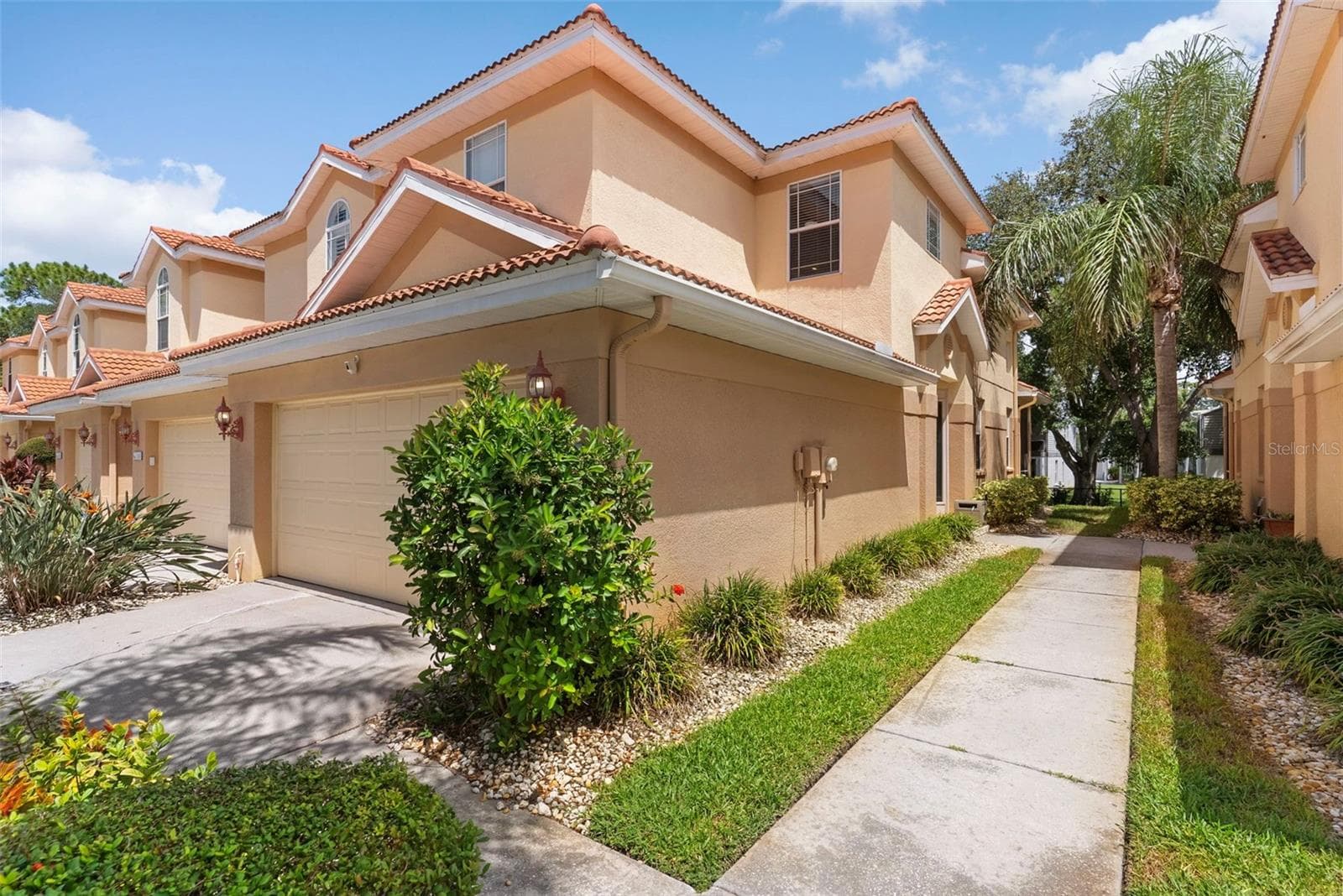 1437 Ridge Ter photo 2