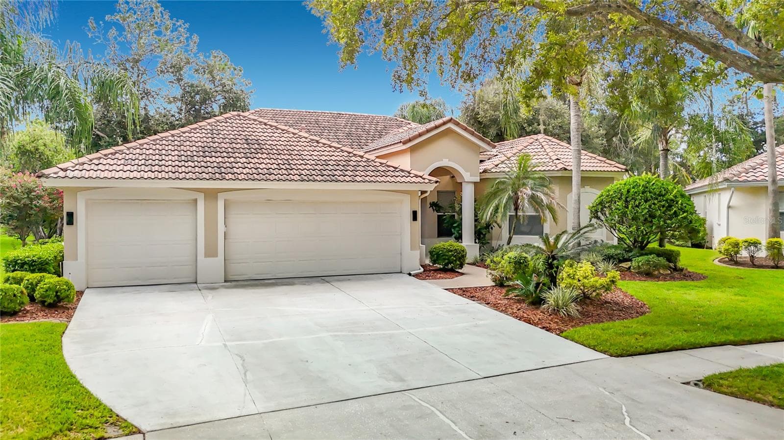 10221 Garden Alcove Dr photo 2