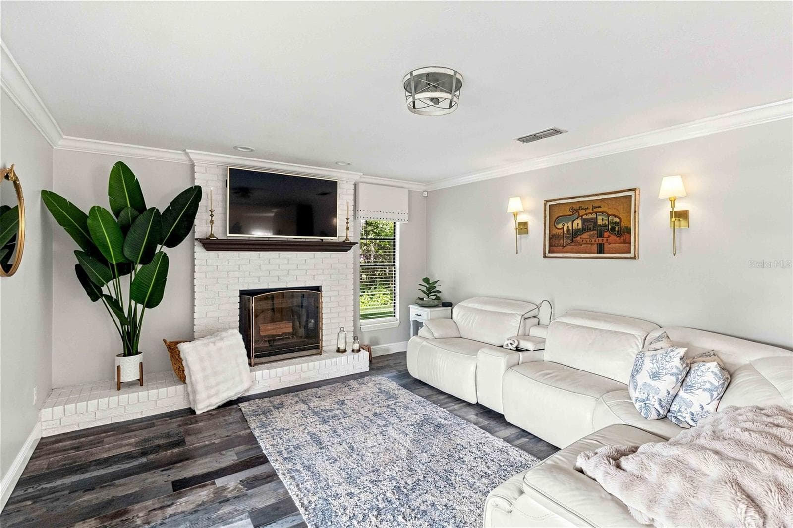 16642 Vallely Dr photo 3