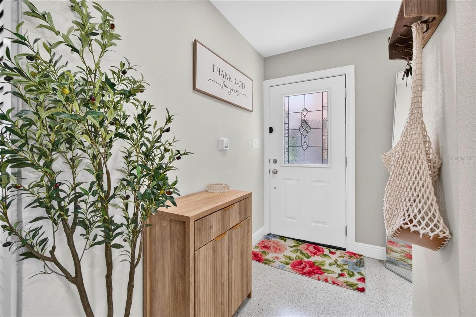 106 Steven St photo 5