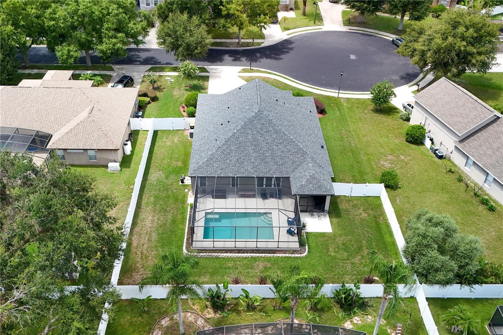 115 Sapphire CT photo 4