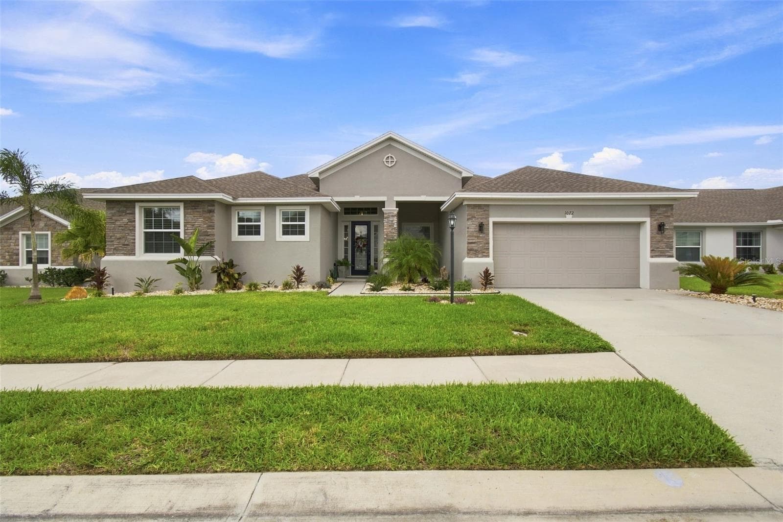 1072 Woodland Oaks Dr photo 2