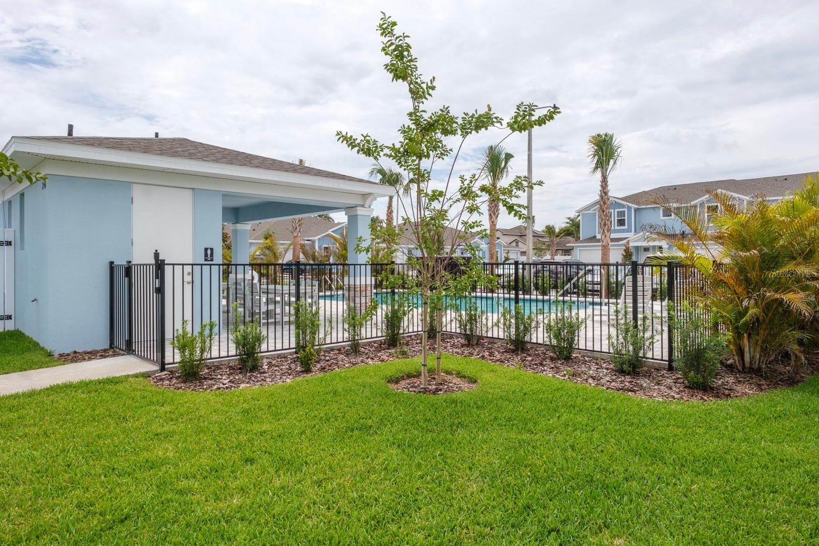 2552 Mario Way photo 4