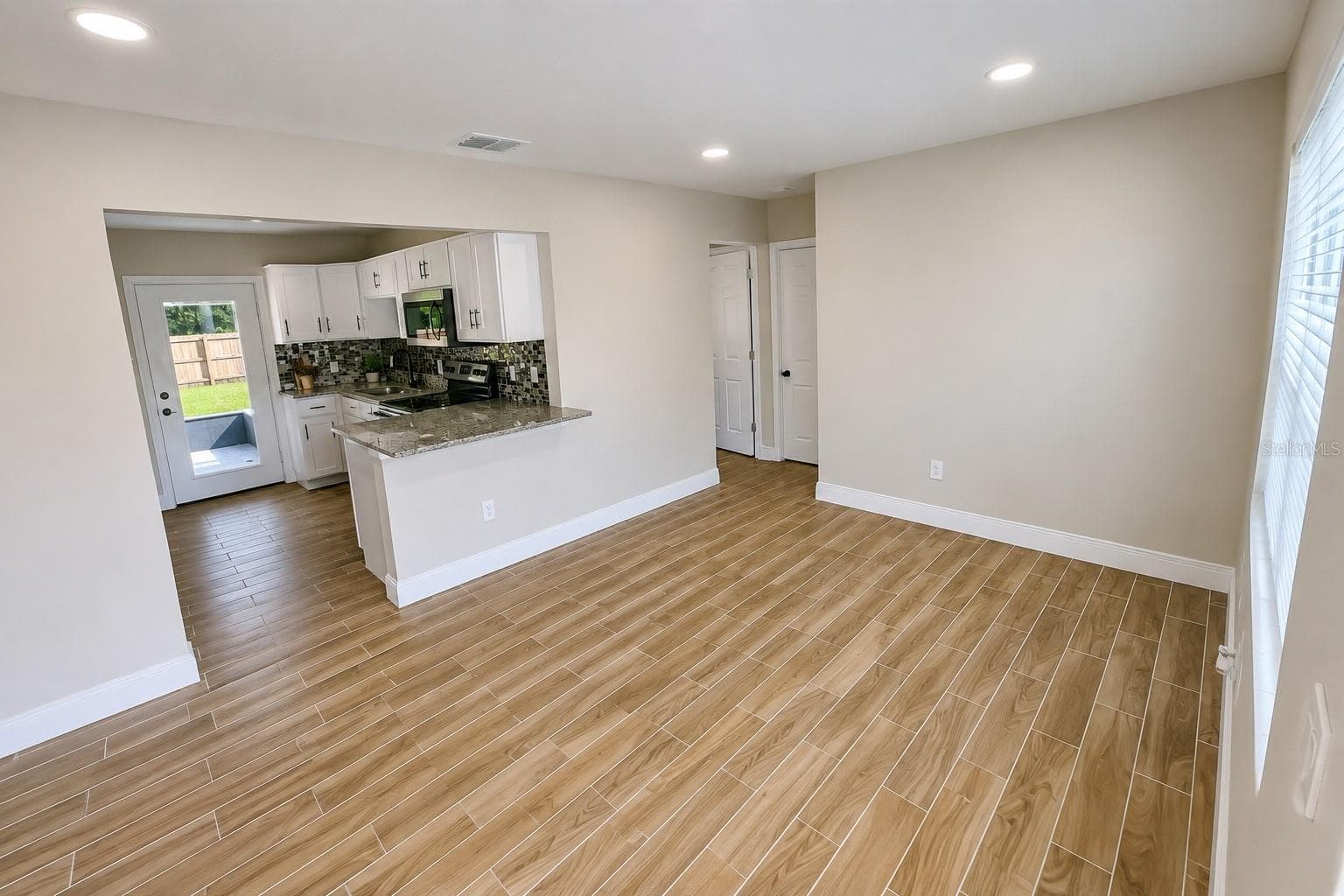 6041 Dublin Dr photo 3