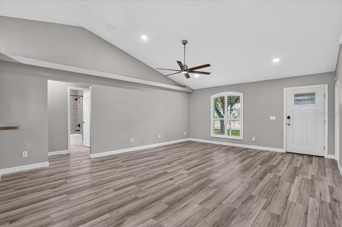 5815 33rd Dr E photo 4