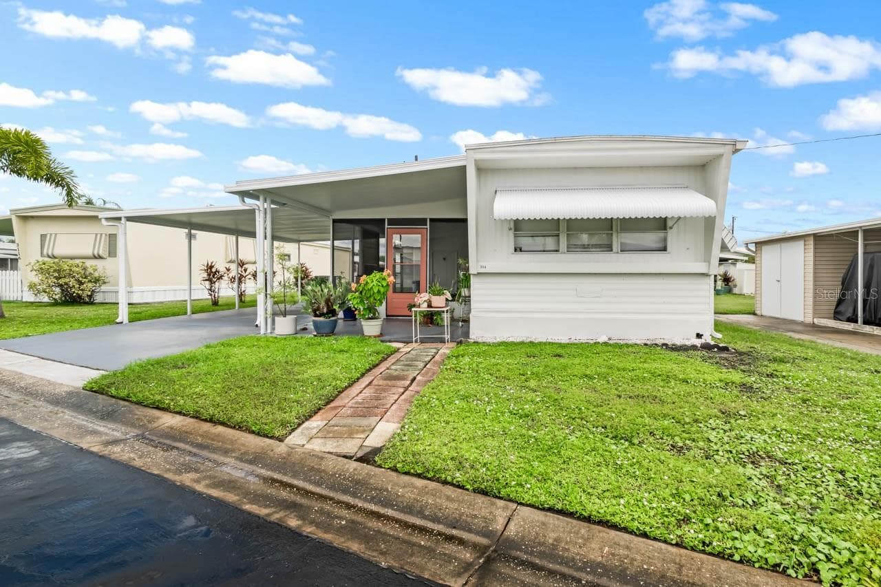 3114 Crystal Ln photo 2