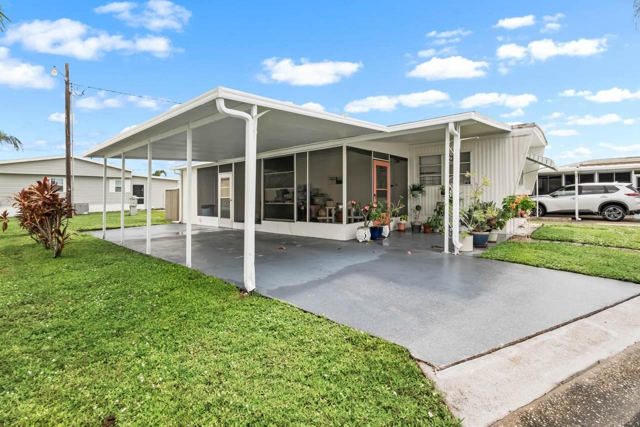 3114 Crystal Ln photo 3