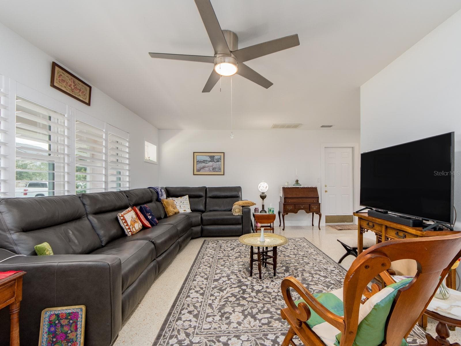 63 Nicholas Dr photo 5