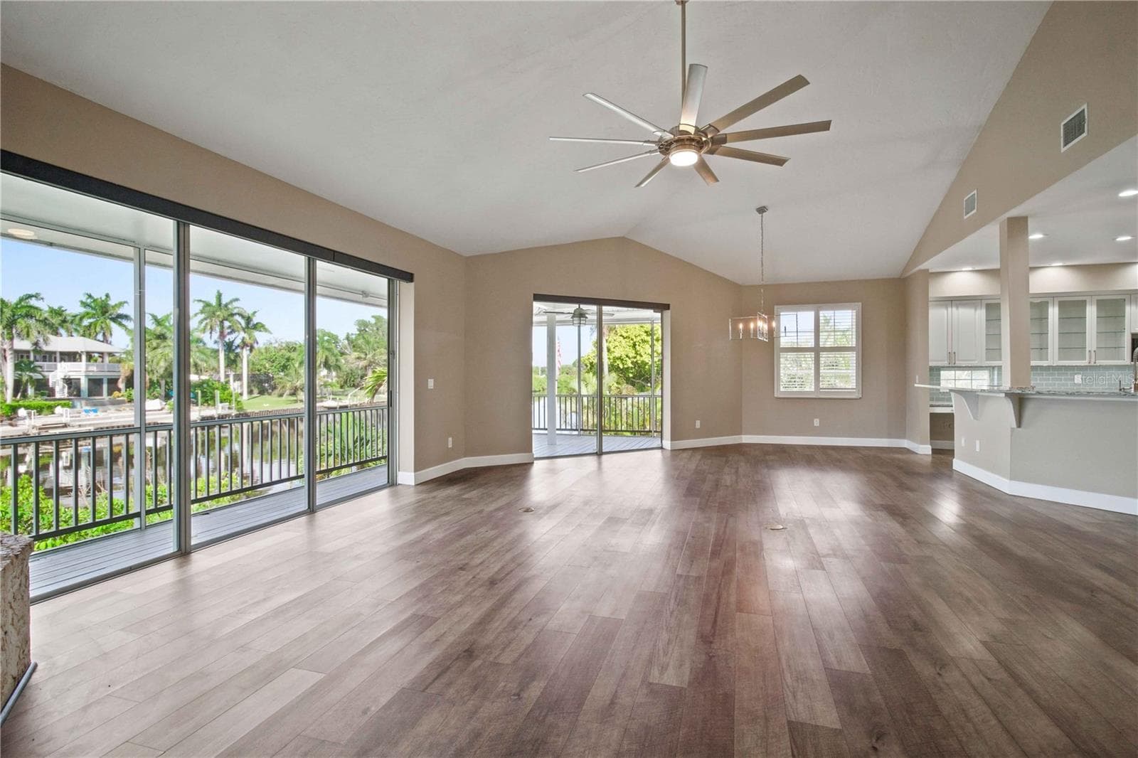 5544 Dinah Ln photo 4