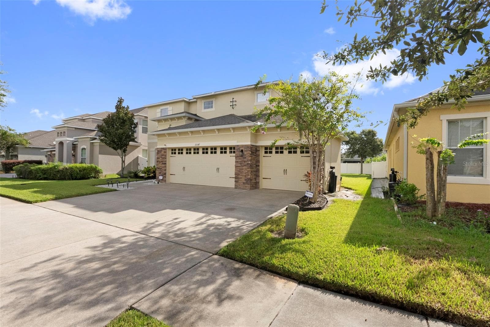 20147 Oakflower Ave photo 3