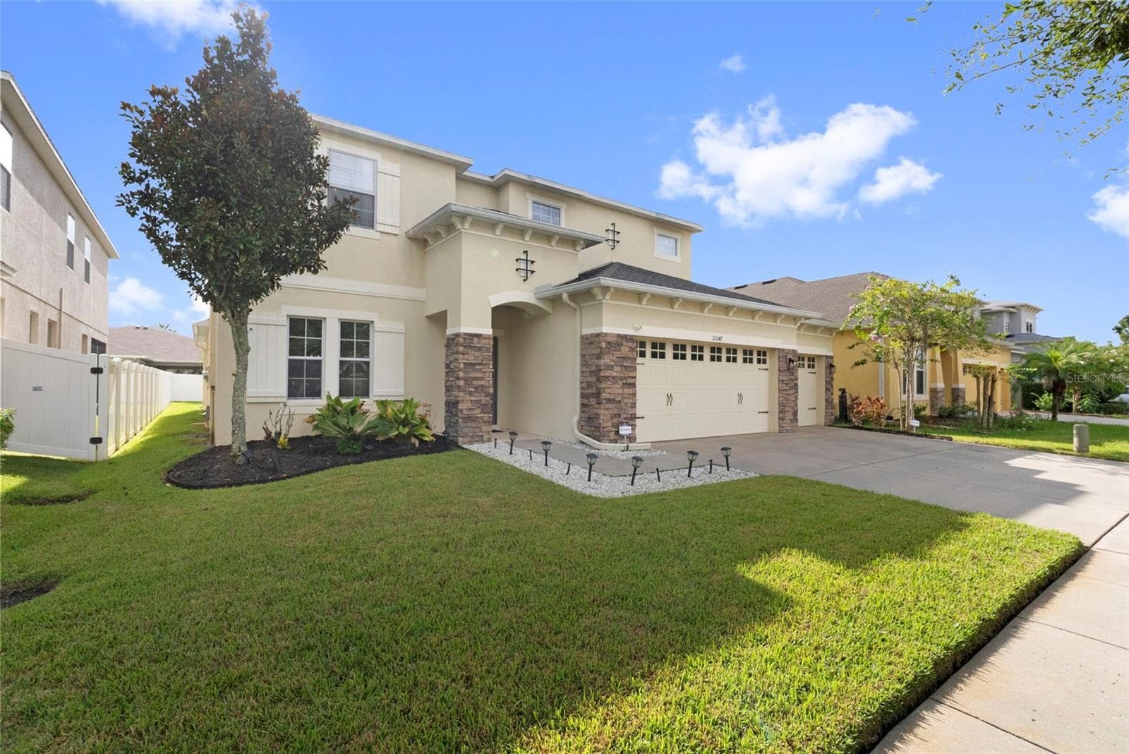 20147 Oakflower Ave photo 4