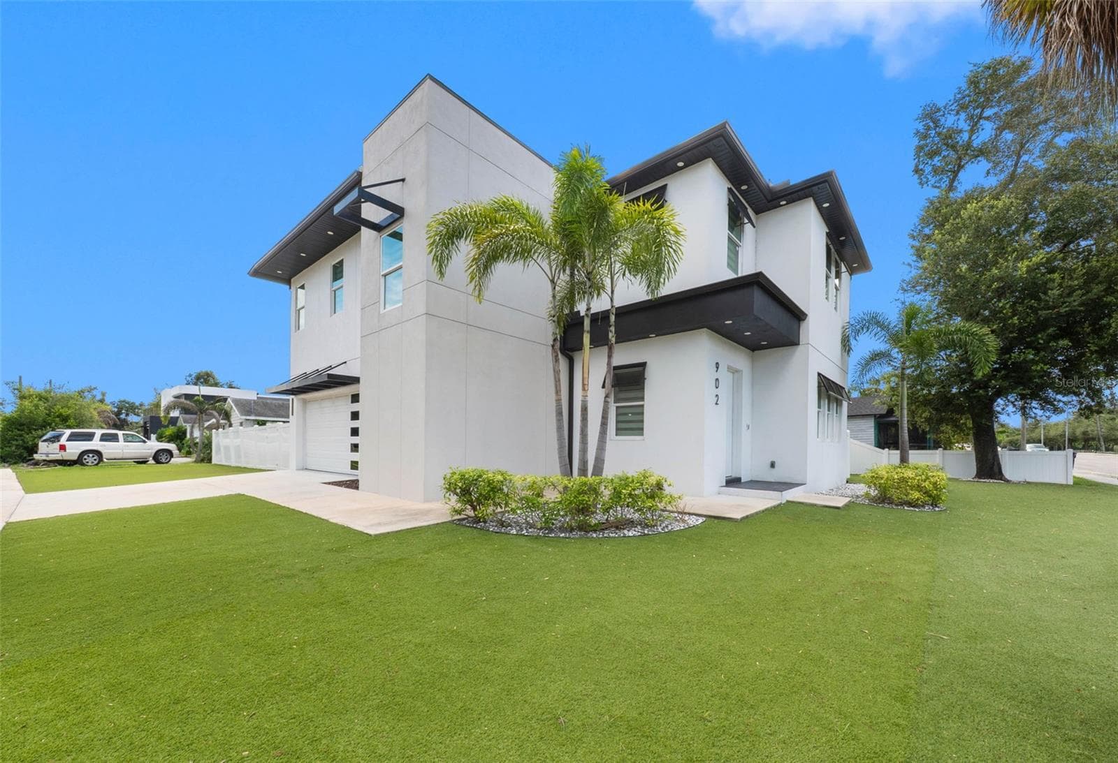 902 W Sligh Ave photo 3