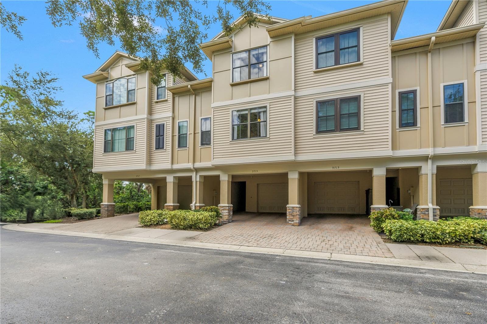 9715 Bay Grove Ln photo 3