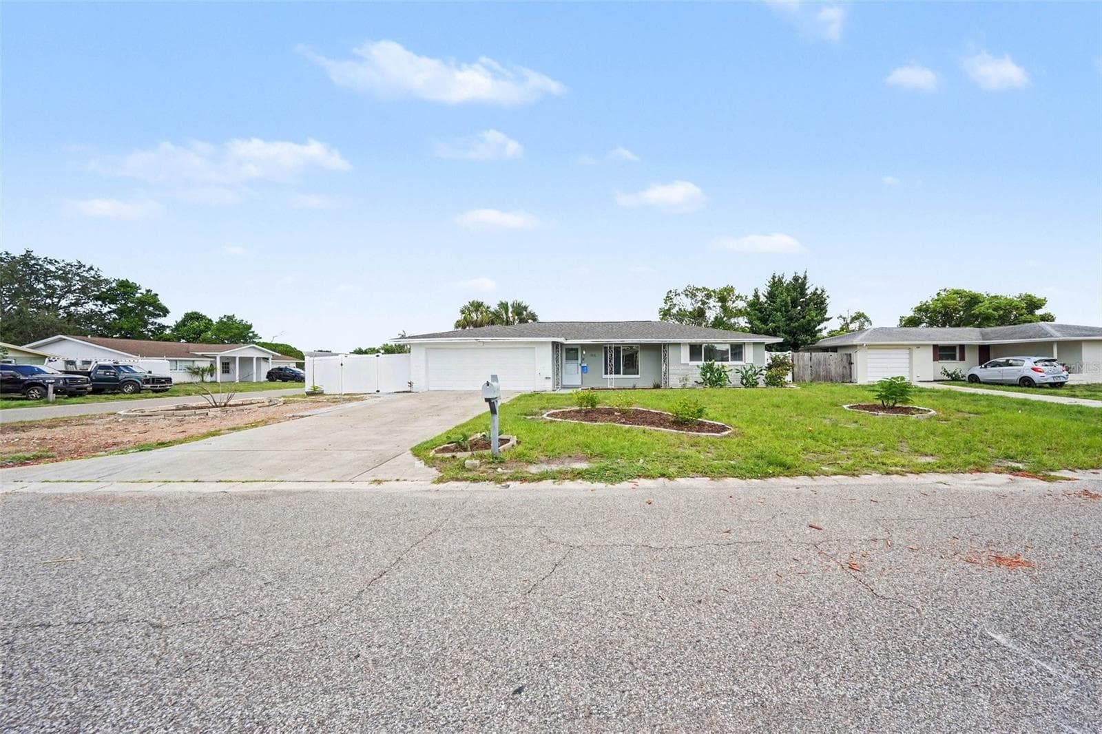 7815 Monarda Dr photo 3