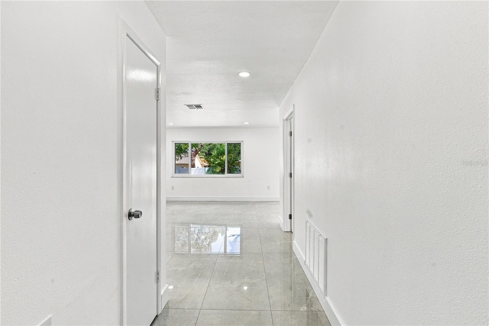 4251 Woodfield Ave photo 4