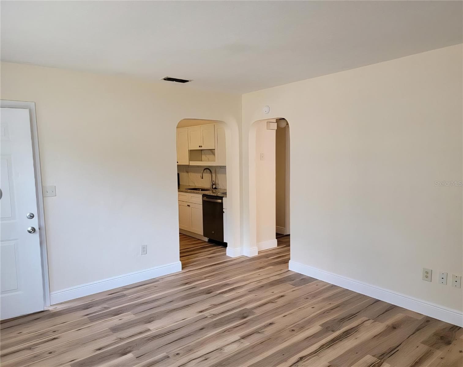 540 S Clayton Ave photo 3