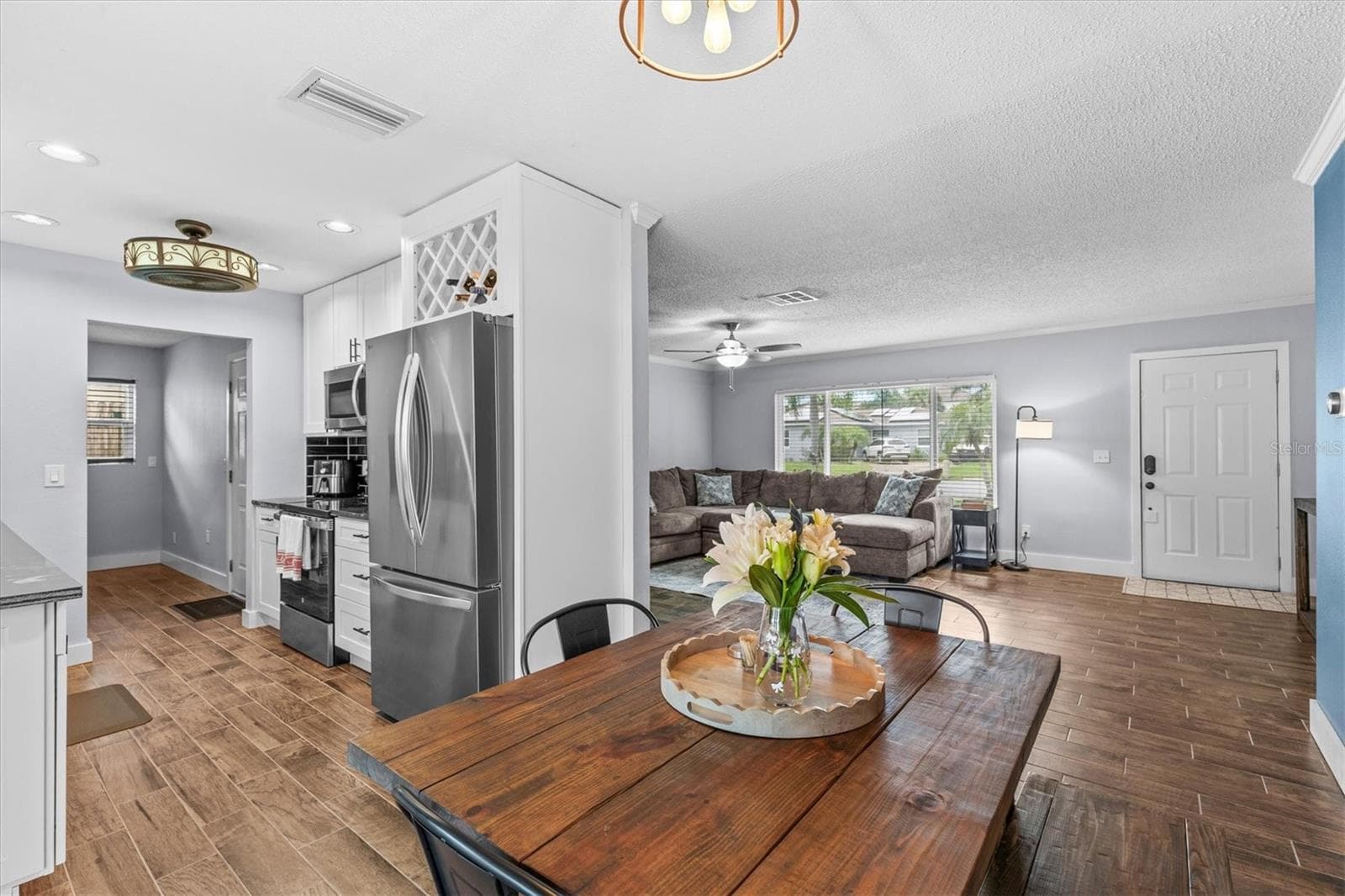1707 Hibiscus Circle N photo 2