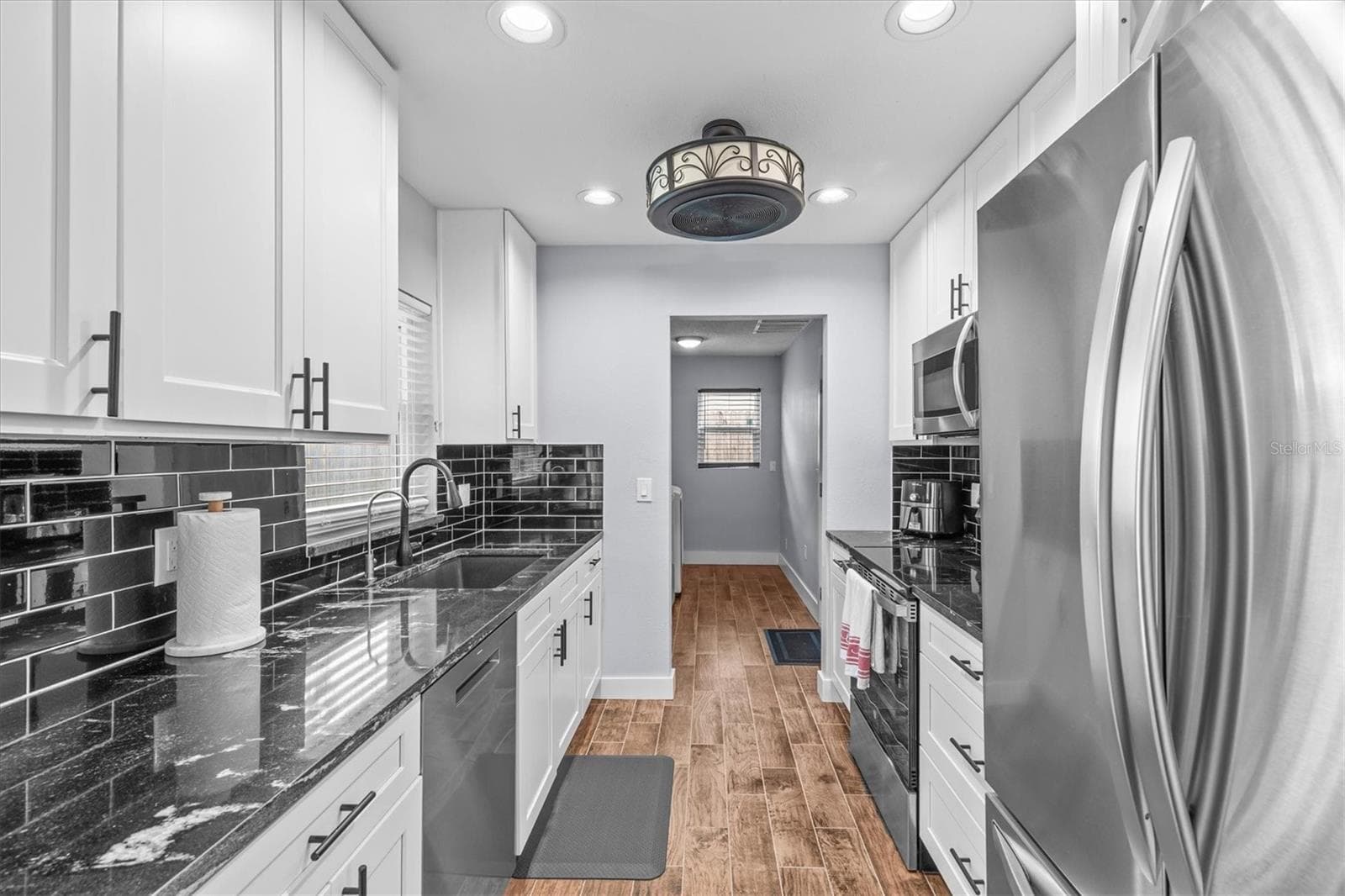 1707 Hibiscus Circle N photo 4