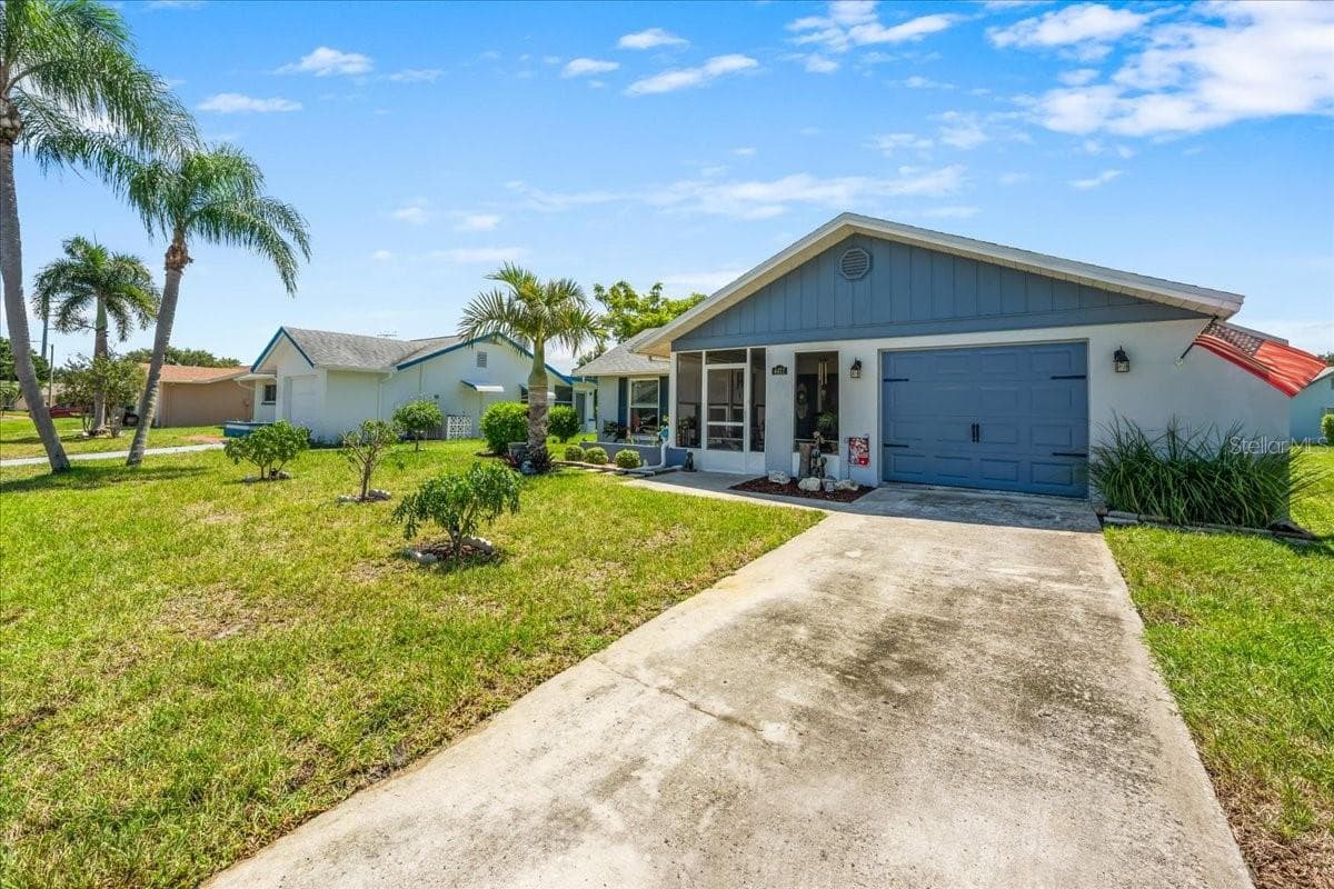 4411 Great Lakes Dr N photo 3