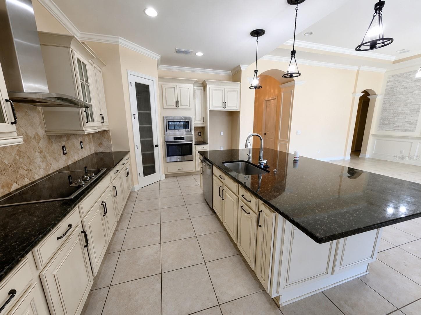 10911 Charmwood Dr photo 2