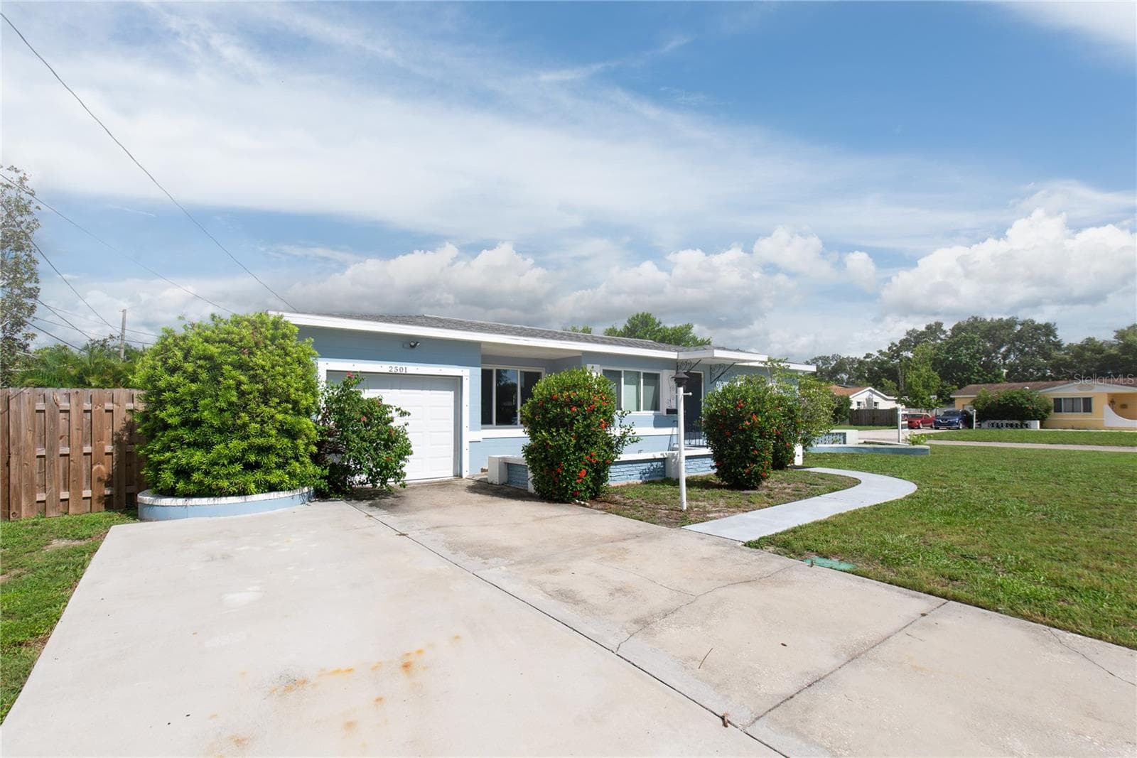 2501 Leslee Lake Dr N photo 2