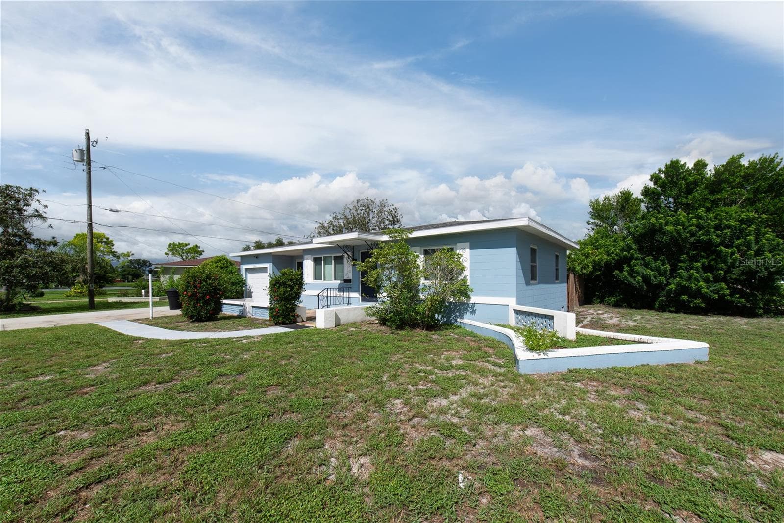 2501 Leslee Lake Dr N photo 3