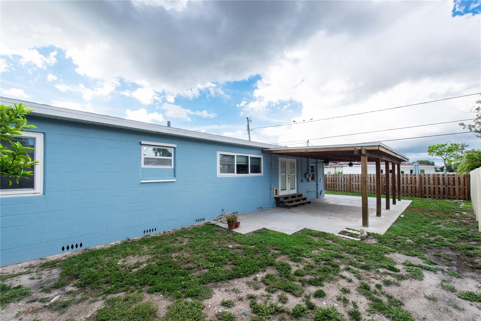 2501 Leslee Lake Dr N photo 5