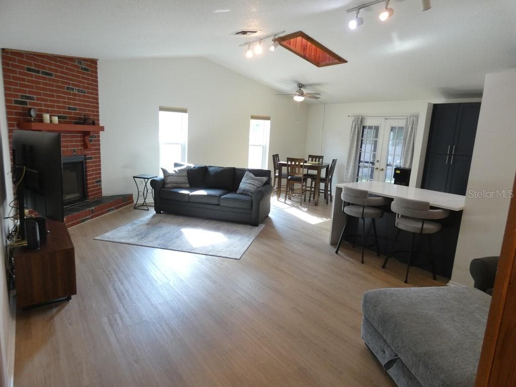 1368 Noell Blvd photo 2